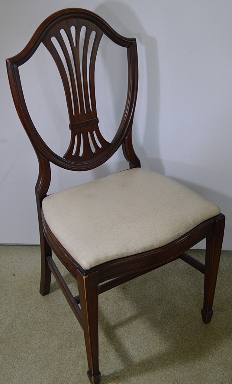 Hepplewhite Style Mahogany Dining Table and Six Chairs