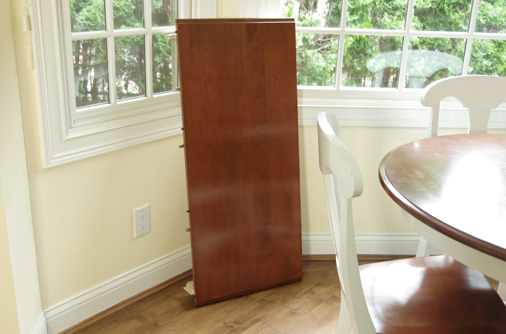 Round Kitchen Table and Chairs