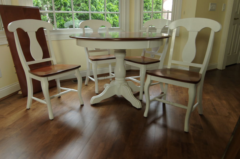 Round Kitchen Table and Chairs