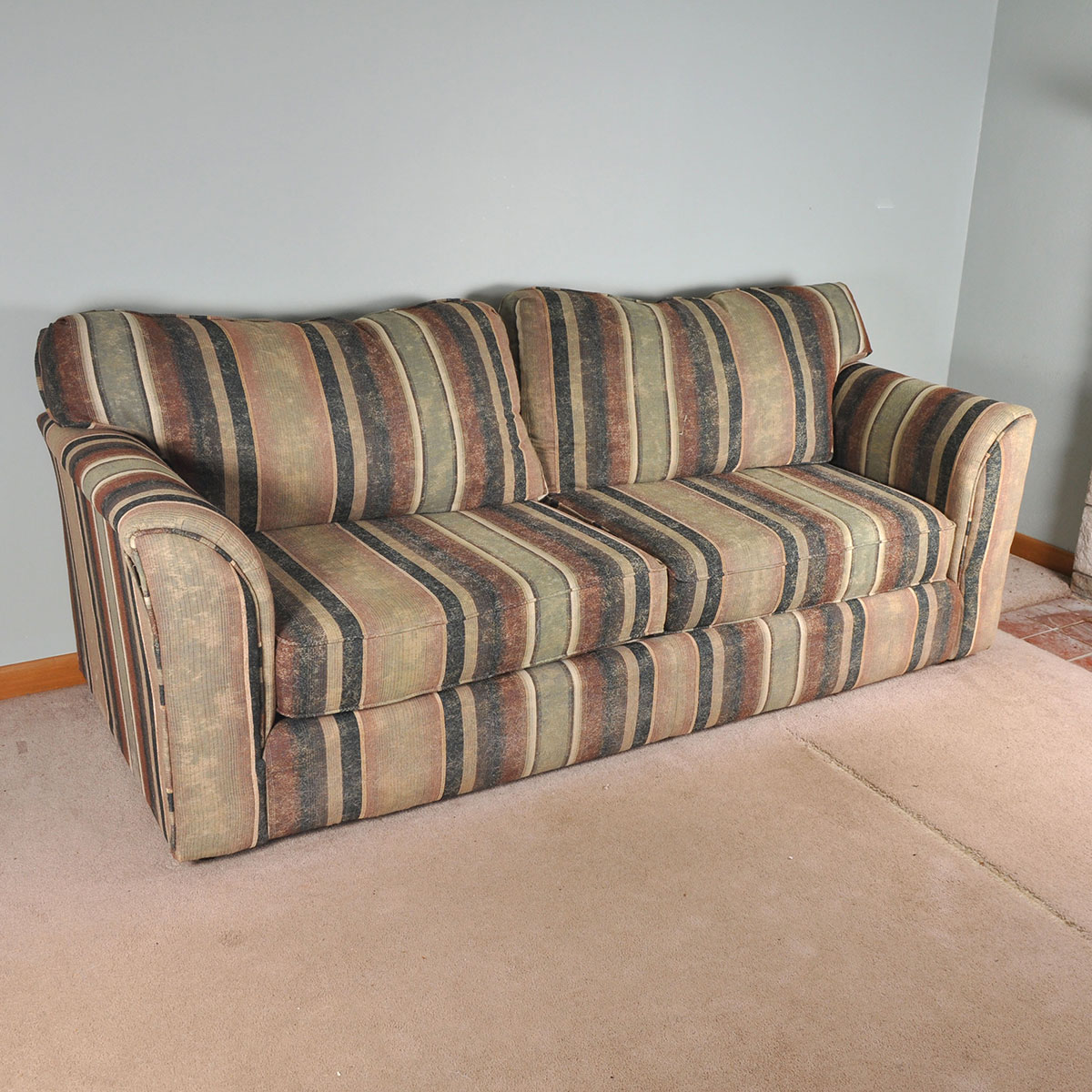 Hillcraft Casual Sofa