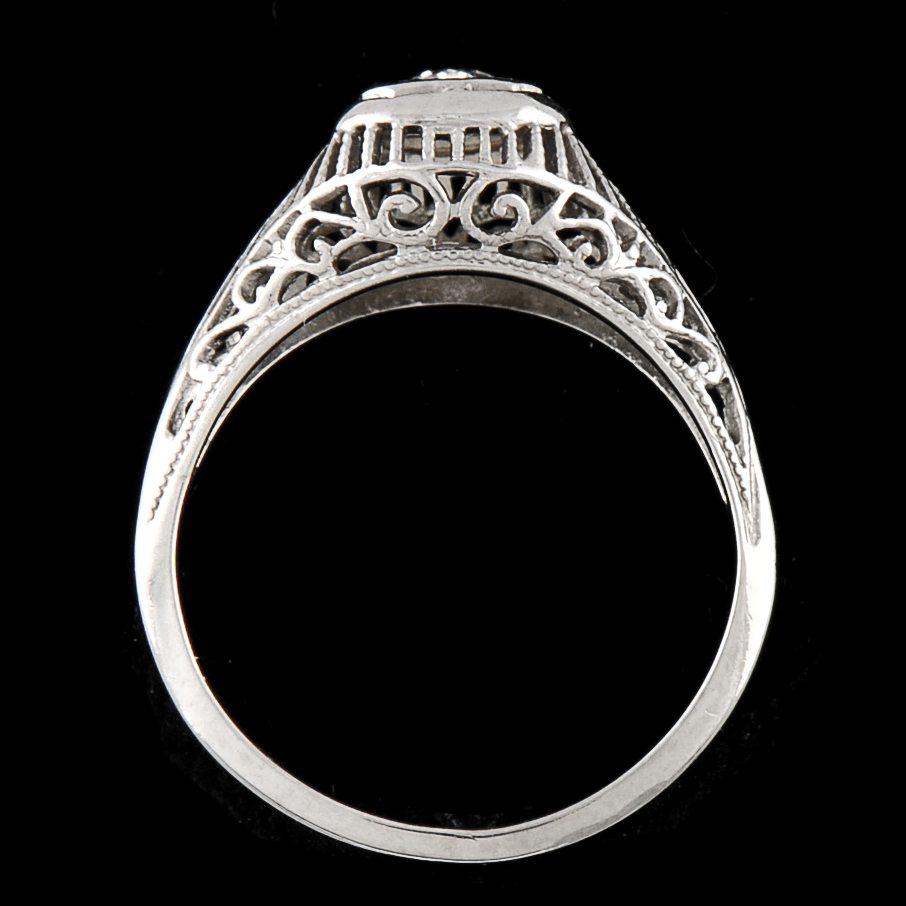 Early 20th Century Art Deco 18K White Gold Filigree and Diamond Ring