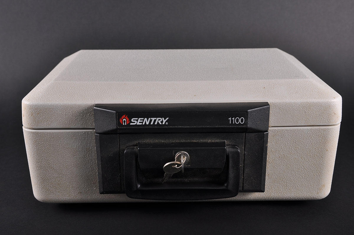 Sentry 1100 Lockable Fireproof Safe