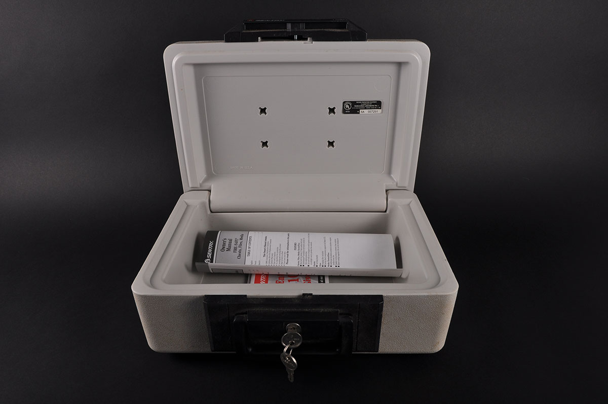 Sentry 1100 Lockable Fireproof Safe