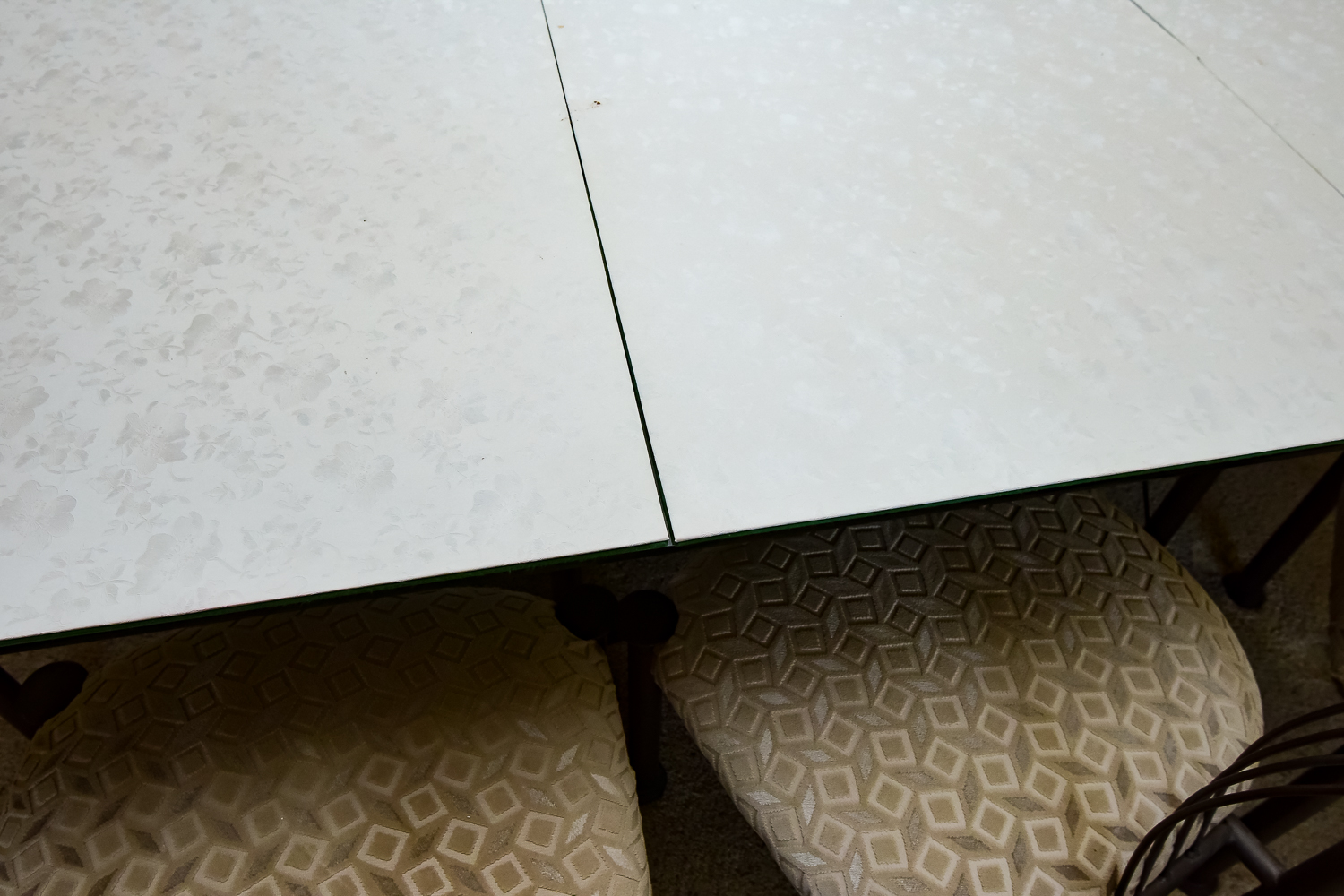 Contemporary Dining Table and Chair Set