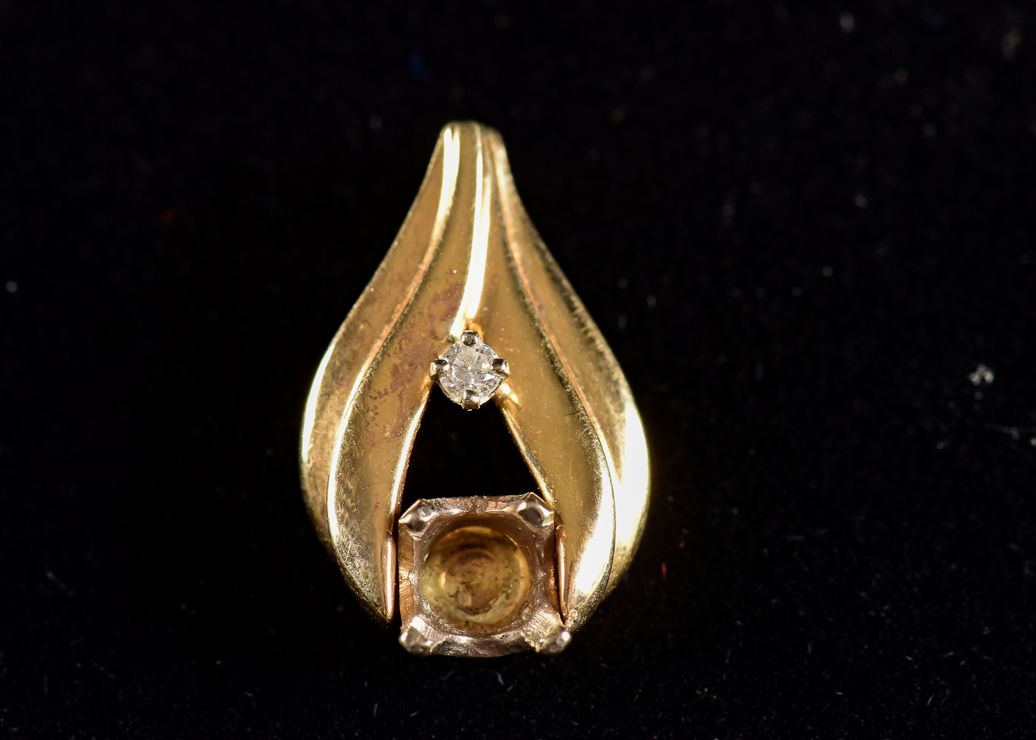 Gold and Diamond Pendant Setting