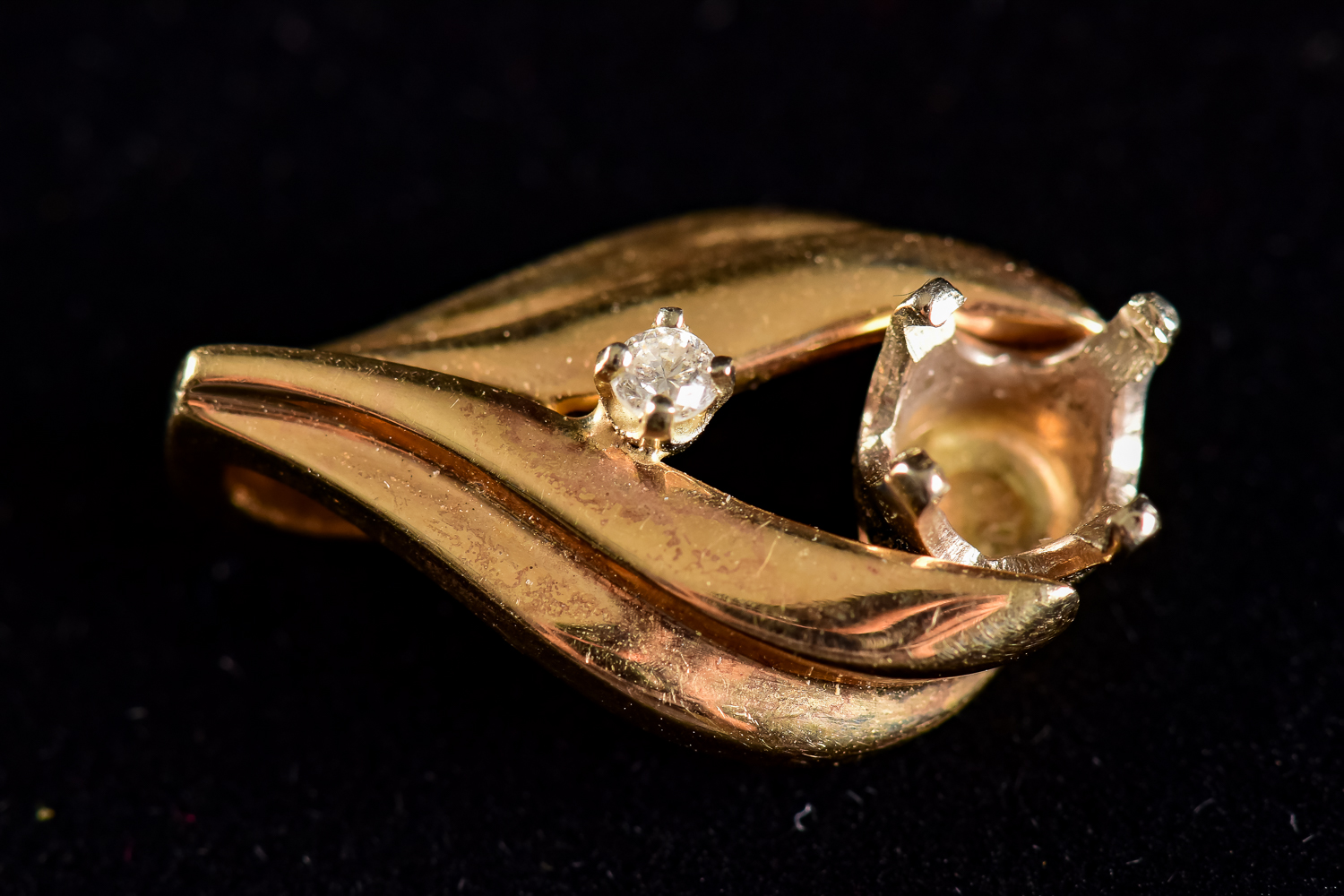 Gold and Diamond Pendant Setting