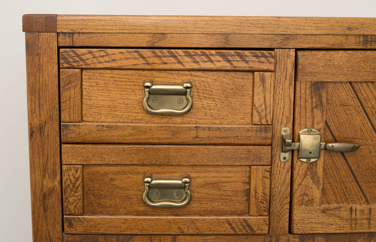 Young-Hinkle Oak Chest of Drawers