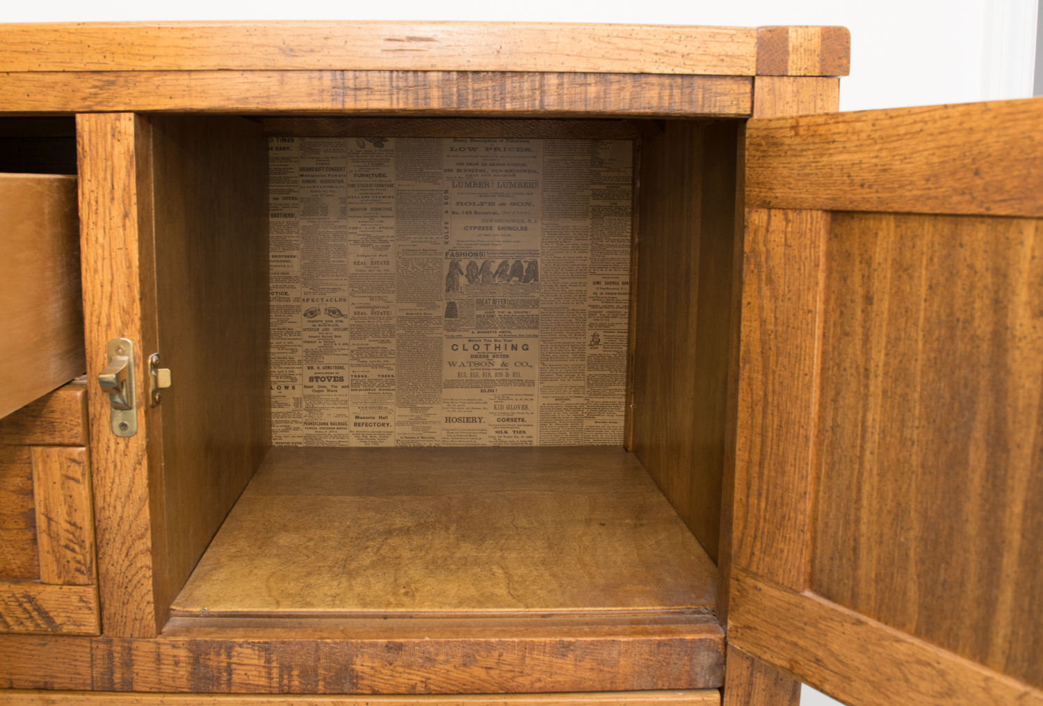 Young-Hinkle Oak Chest of Drawers