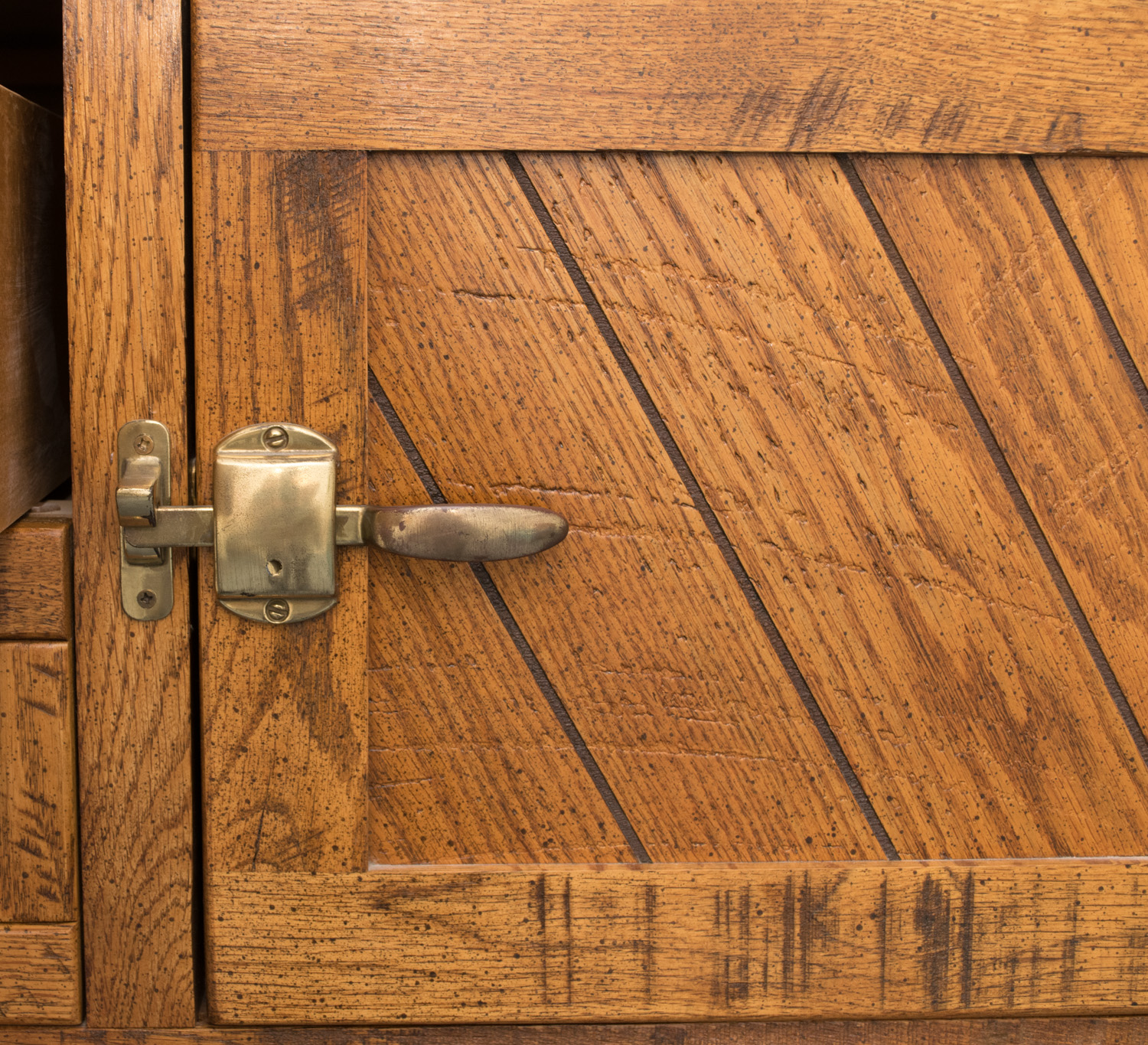 Young-Hinkle Oak Chest of Drawers