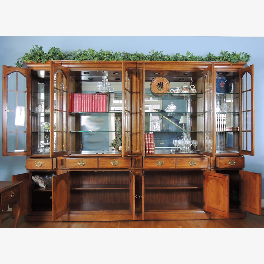 Thomasville Fisher Park Lighted China Cabinet Wall Unit