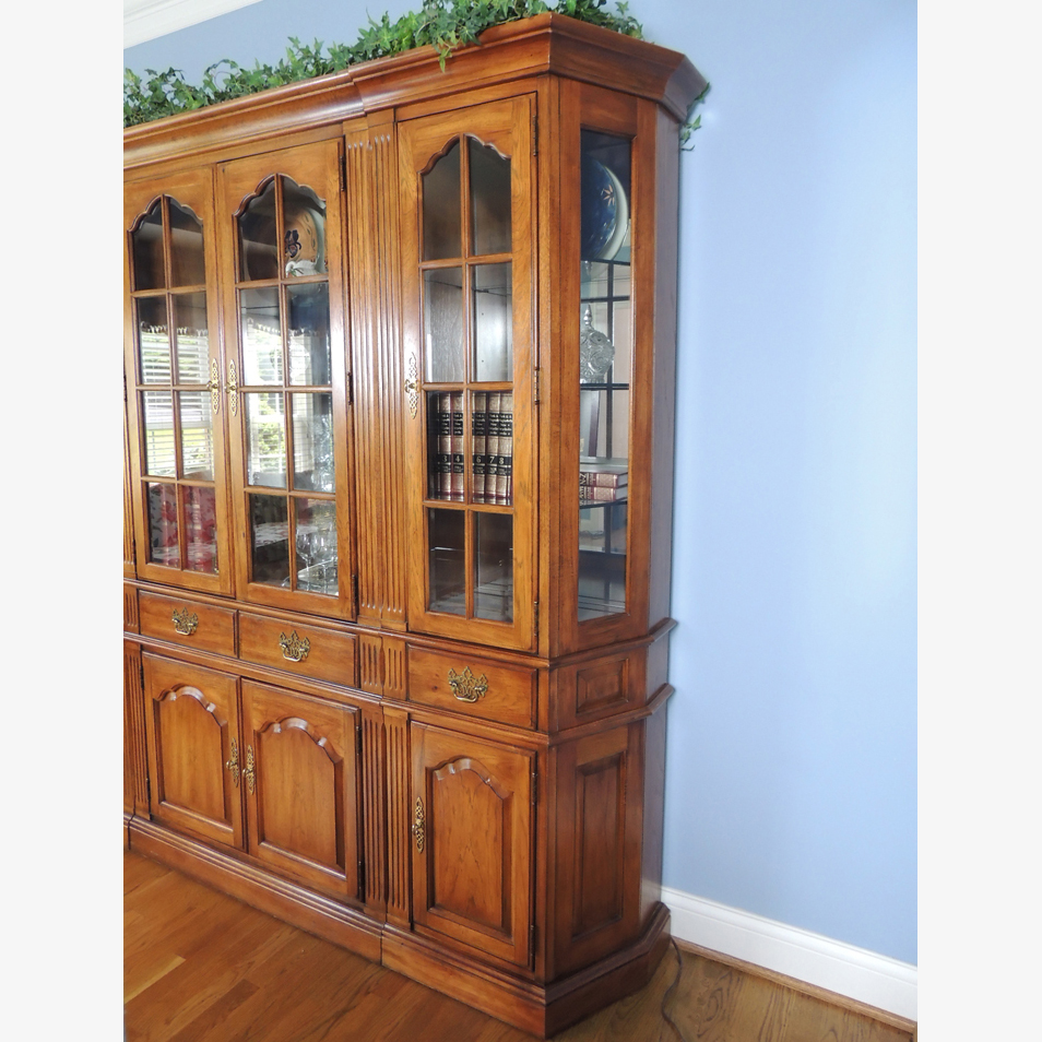 Thomasville Fisher Park Lighted China Cabinet Wall Unit