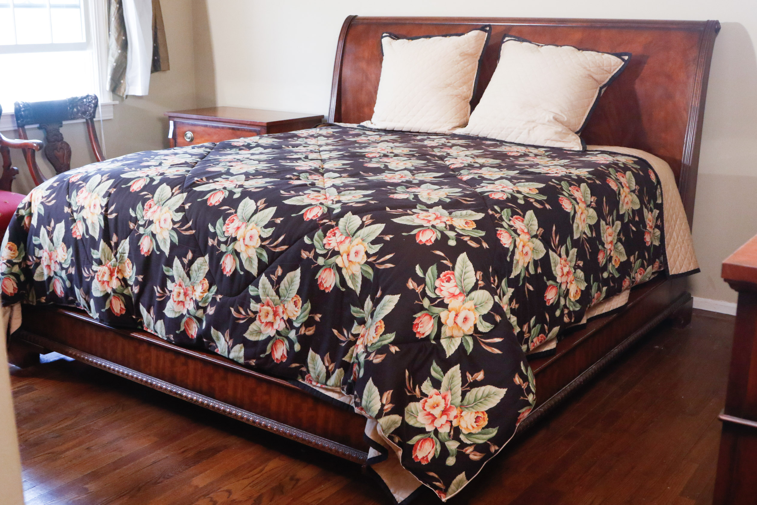 Henredon "Aston Court" Mahogany King Sleigh Bed