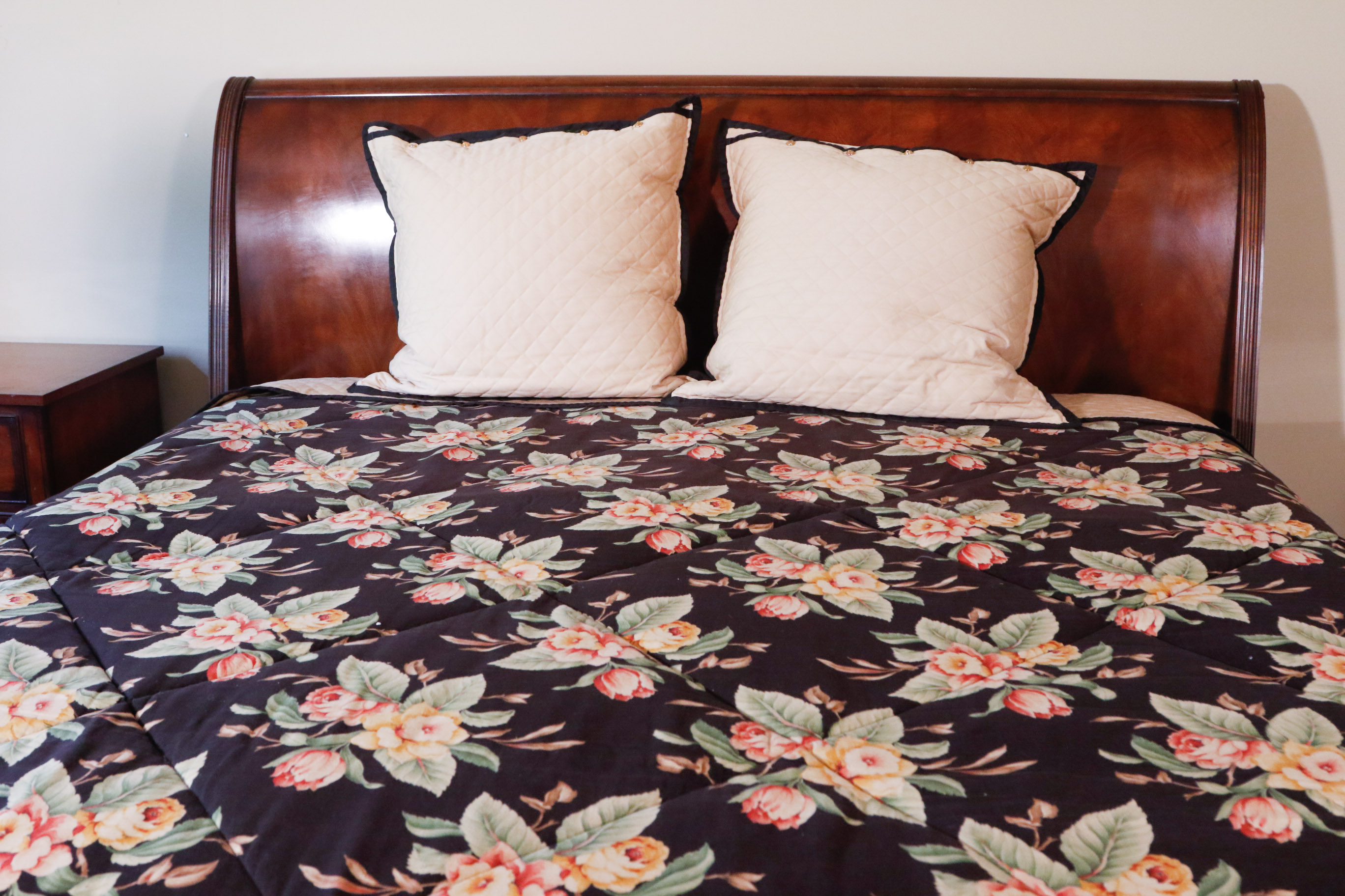 Henredon "Aston Court" Mahogany King Sleigh Bed