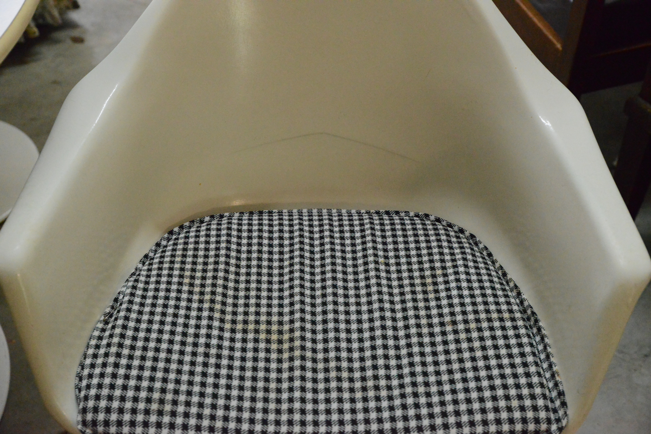 Vintage Mid Century Modern Tulip Table with Chairs