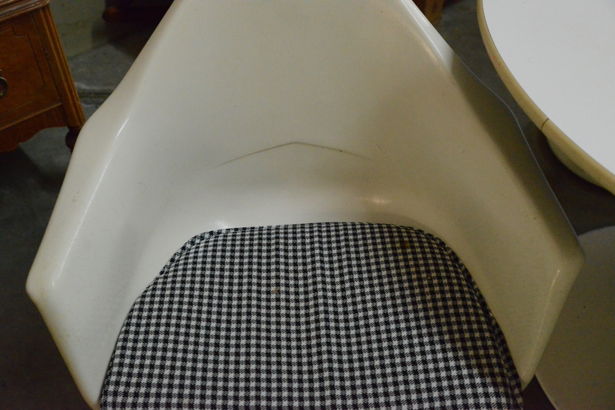 Vintage Mid Century Modern Tulip Table with Chairs