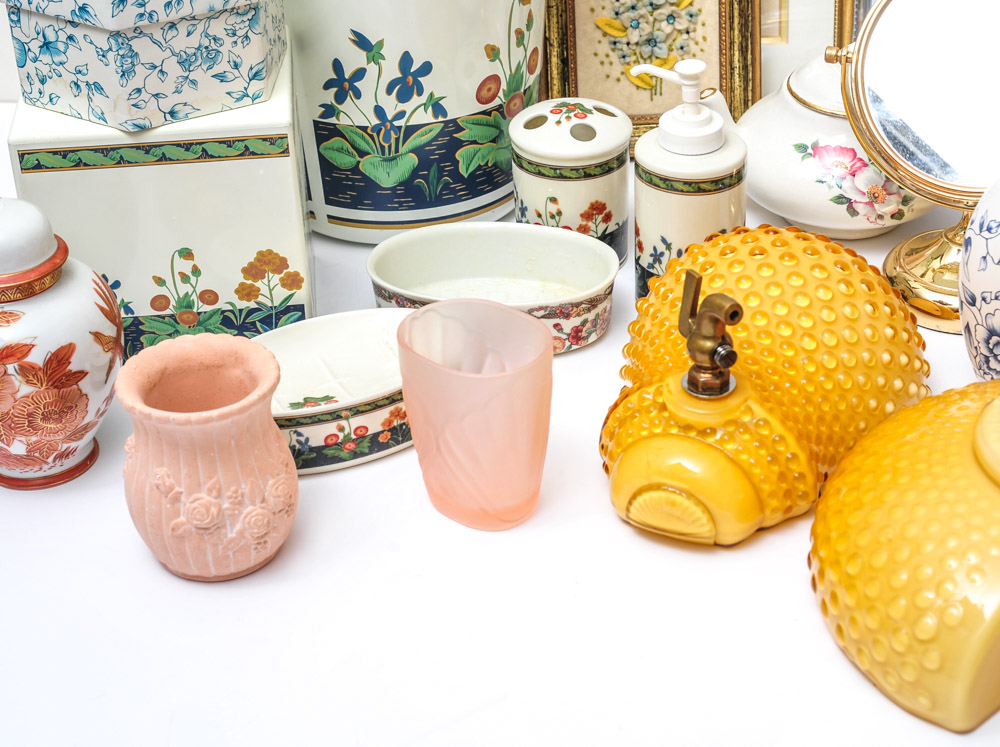 Assortment of  Bathroom Decor