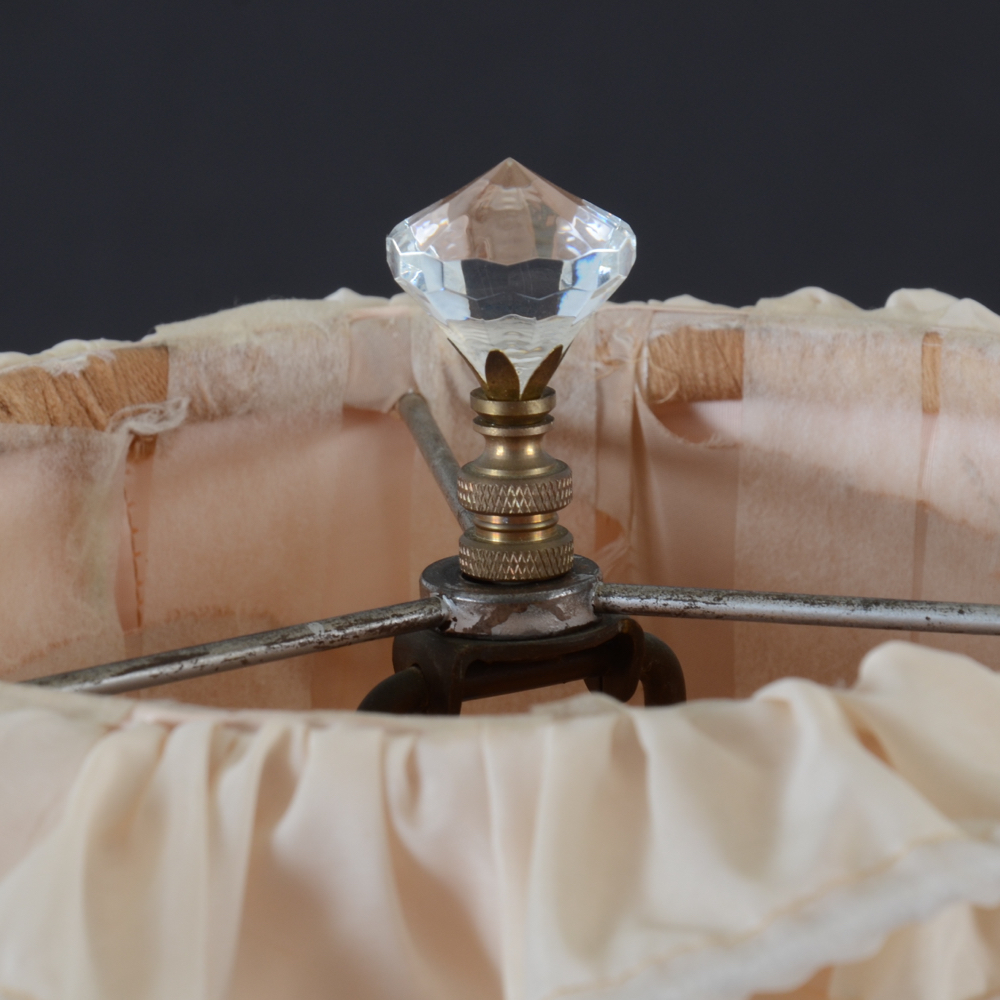 Vintage Art Glass Table Lamp