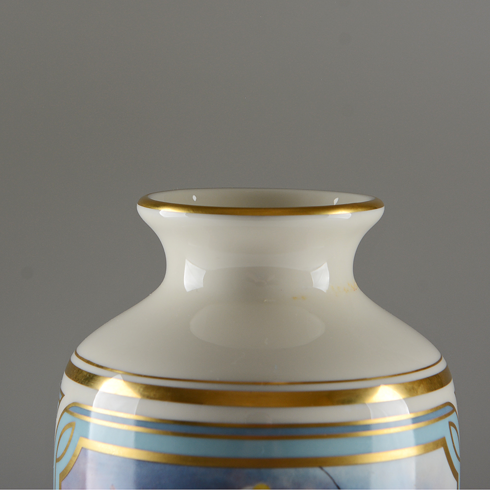 Limited Edition Triple Crown Vase by Fred Stone