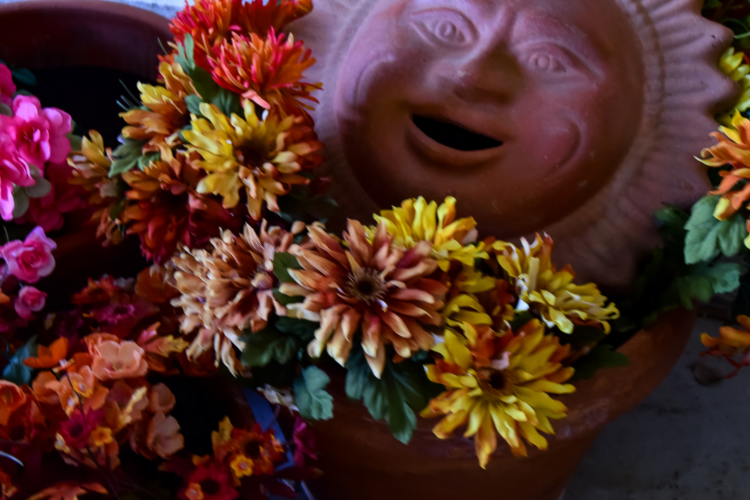 Faux Plants, Planters and Wall Decor