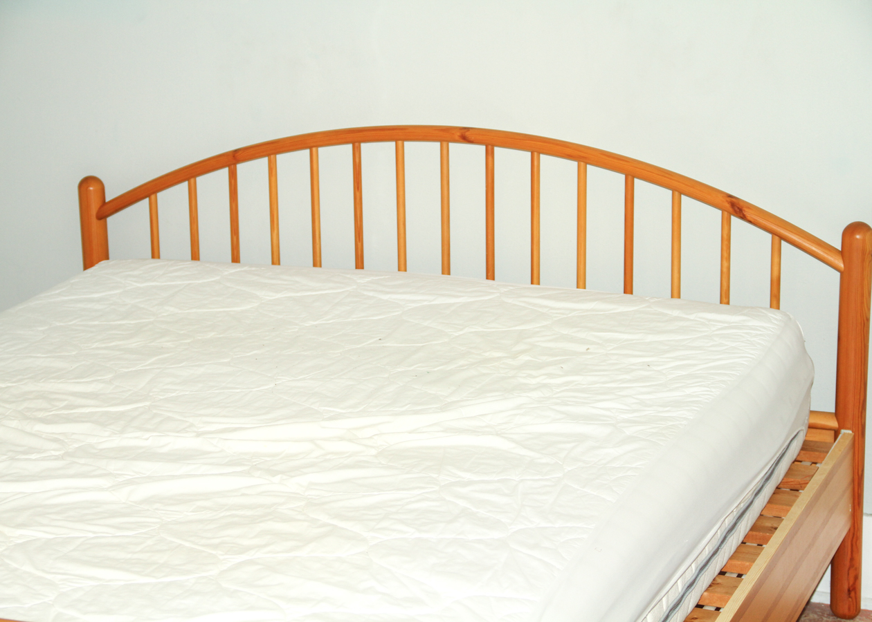 Knotty Pine Full-Size Bed Frame