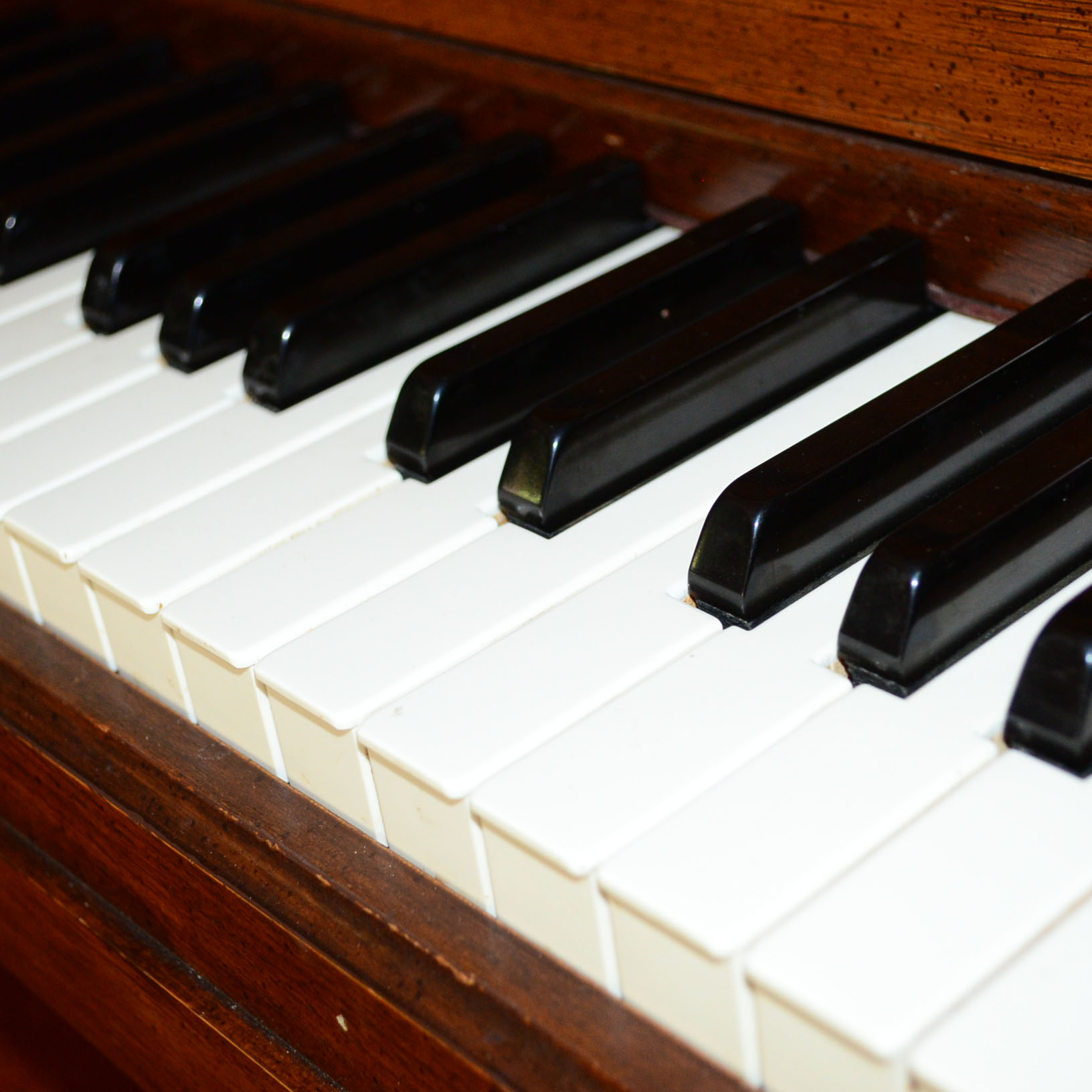 1976 Baldwin 41" Spinet Piano