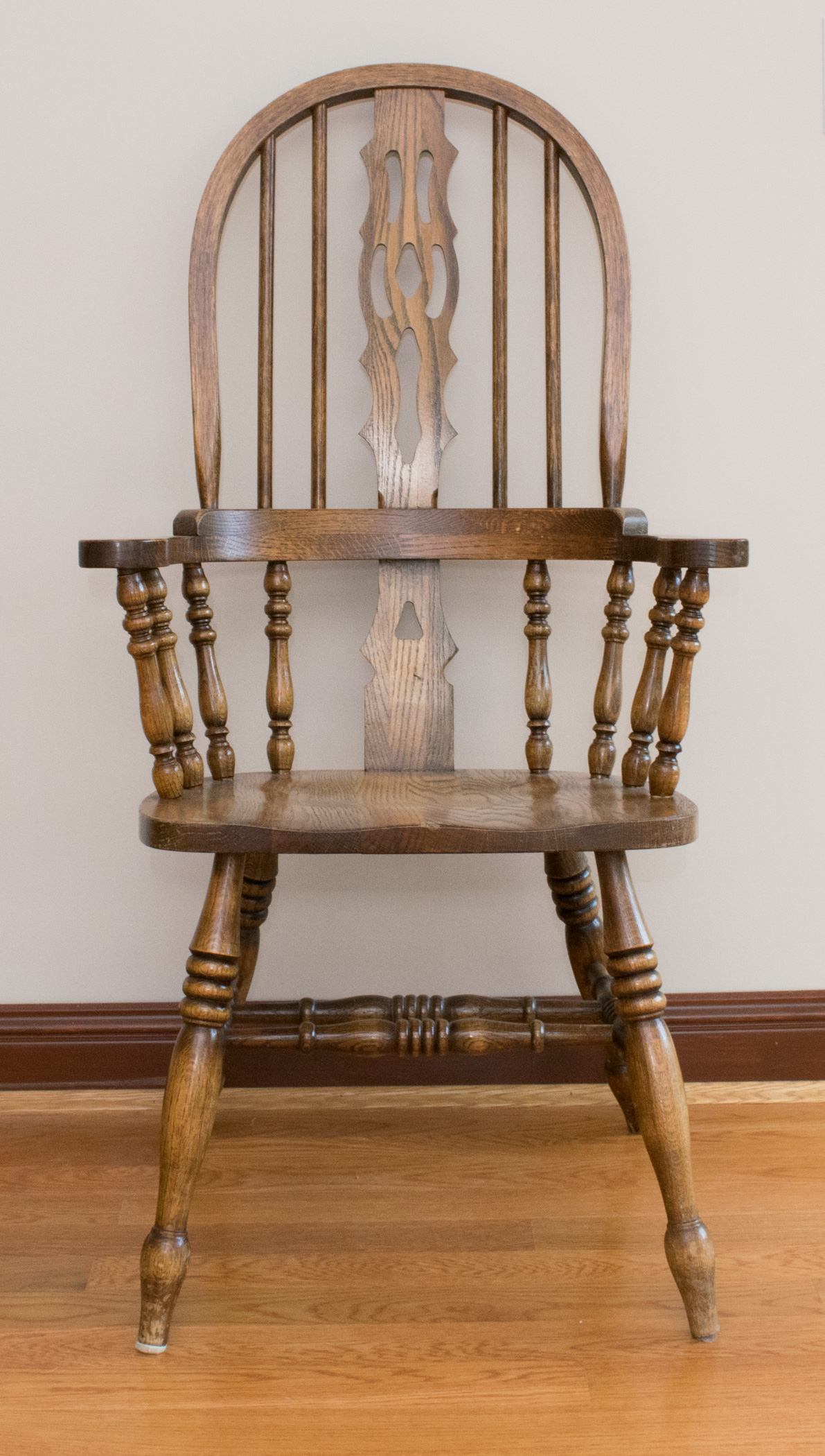 Traditional Oak Dining Table and Chairs