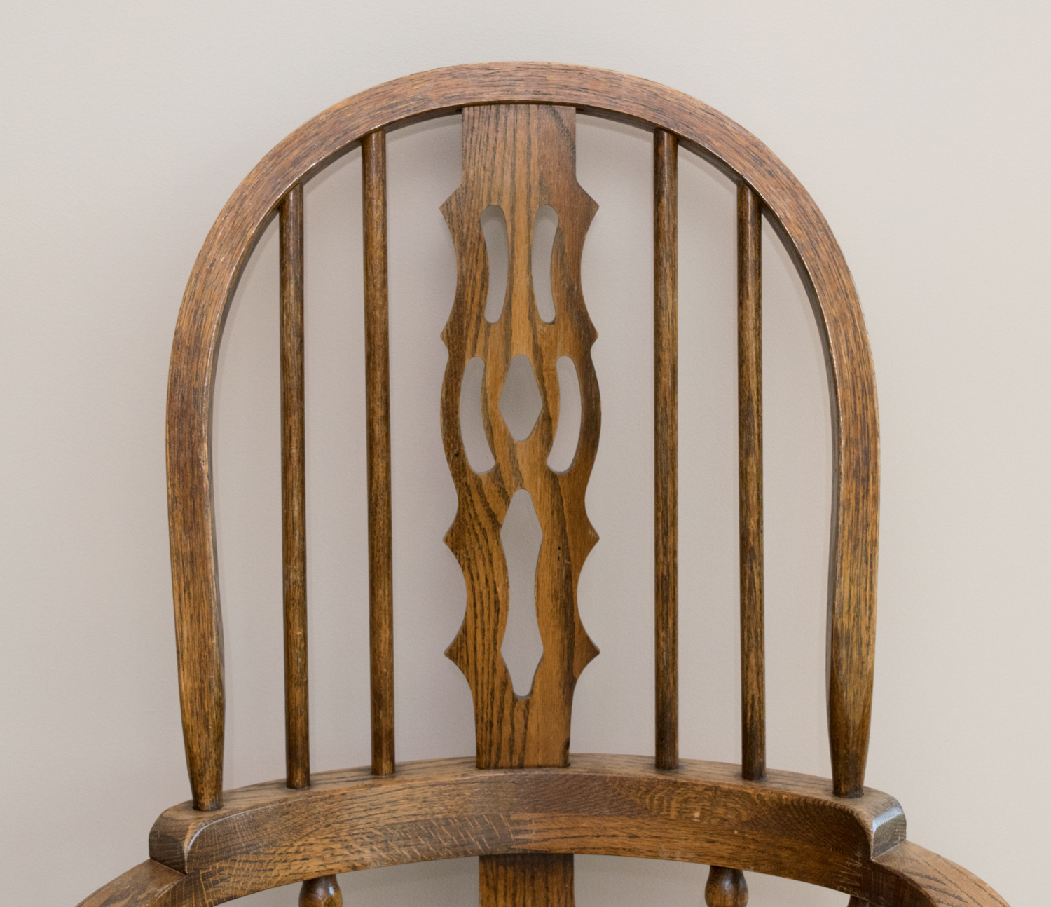 Traditional Oak Dining Table and Chairs