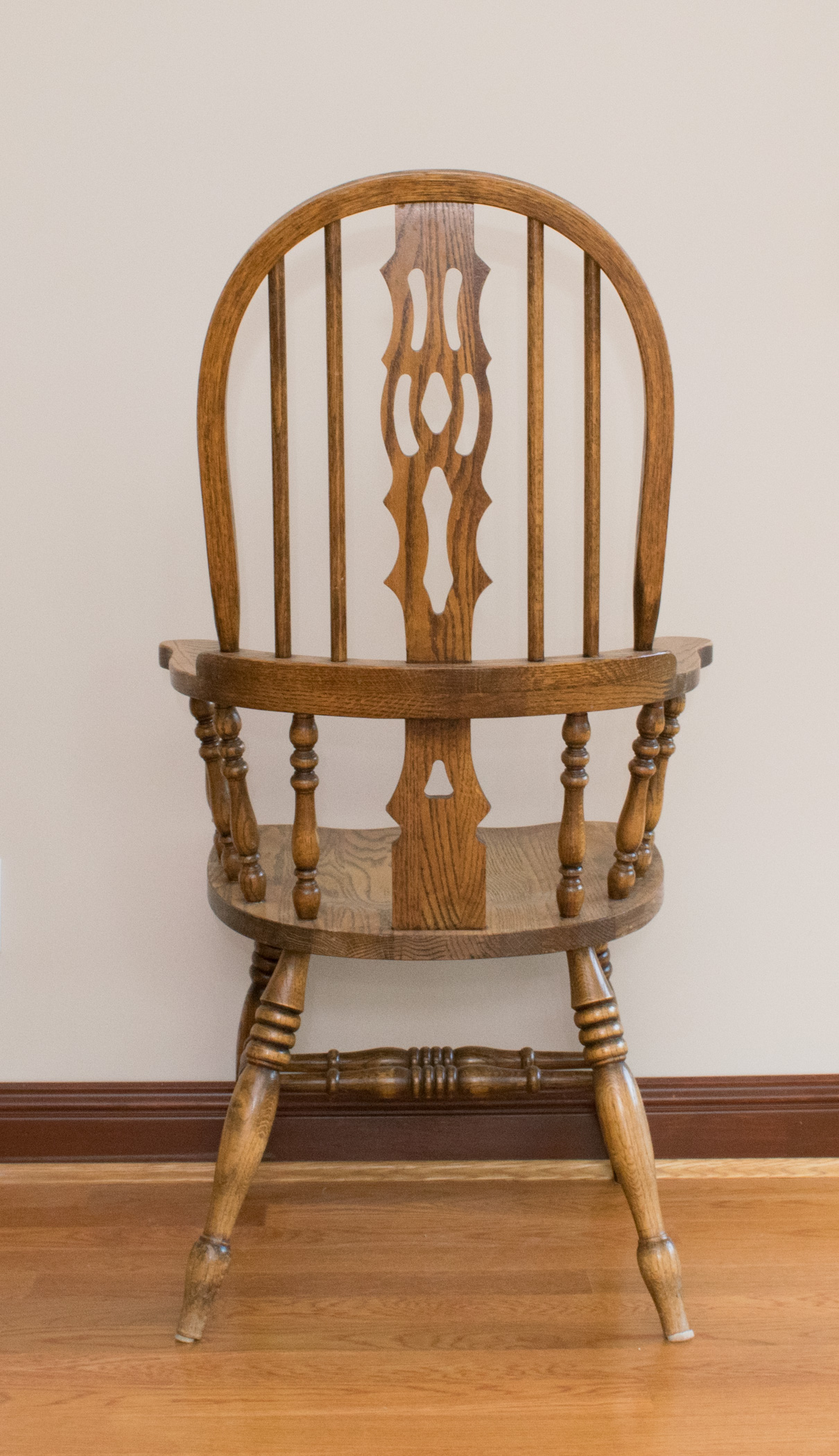 Traditional Oak Dining Table and Chairs