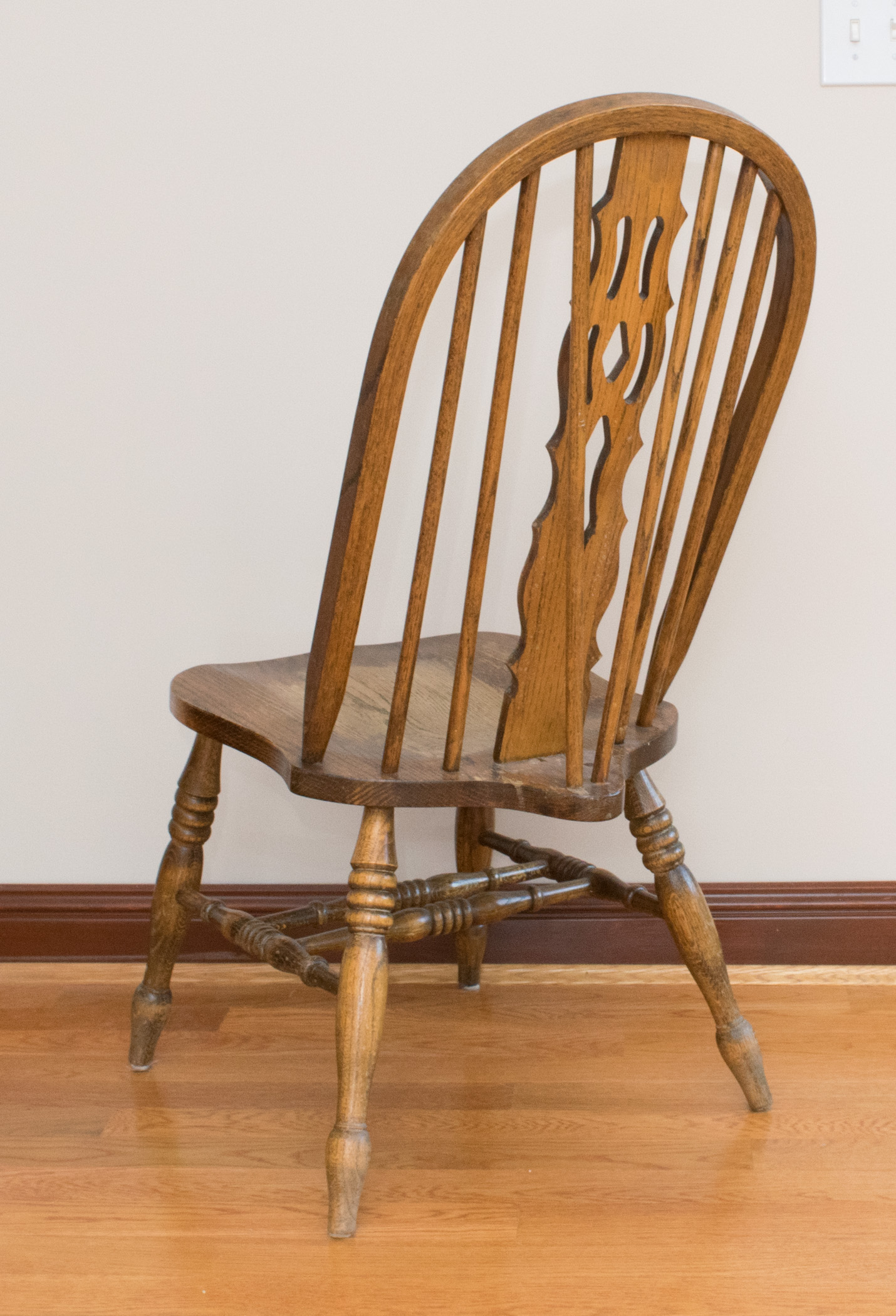 Traditional Oak Dining Table and Chairs