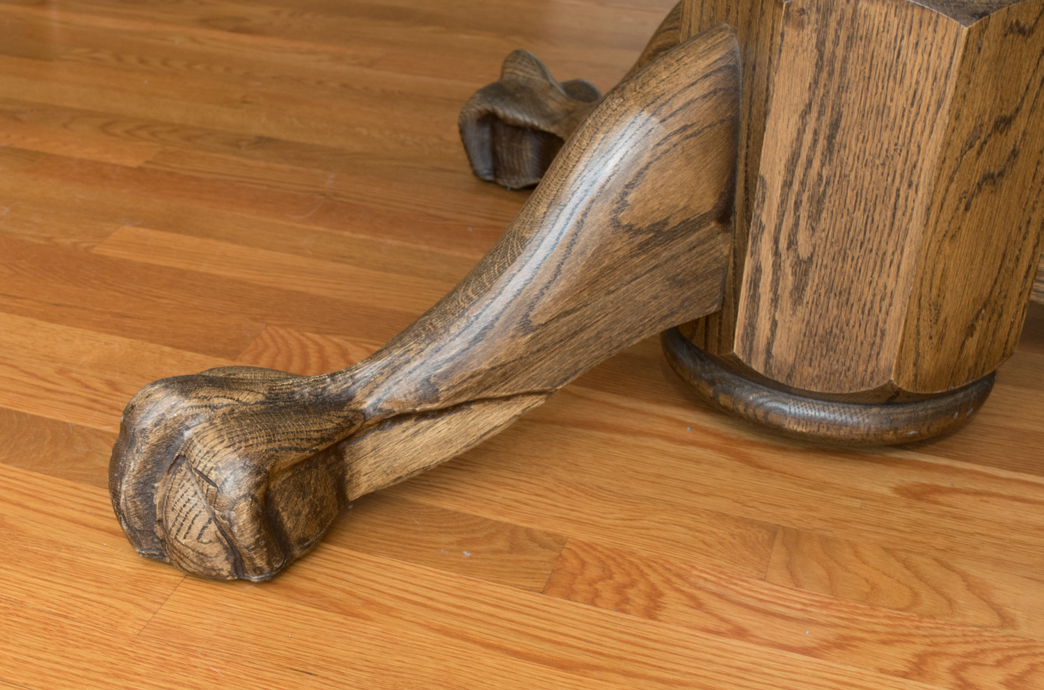 Traditional Oak Dining Table and Chairs