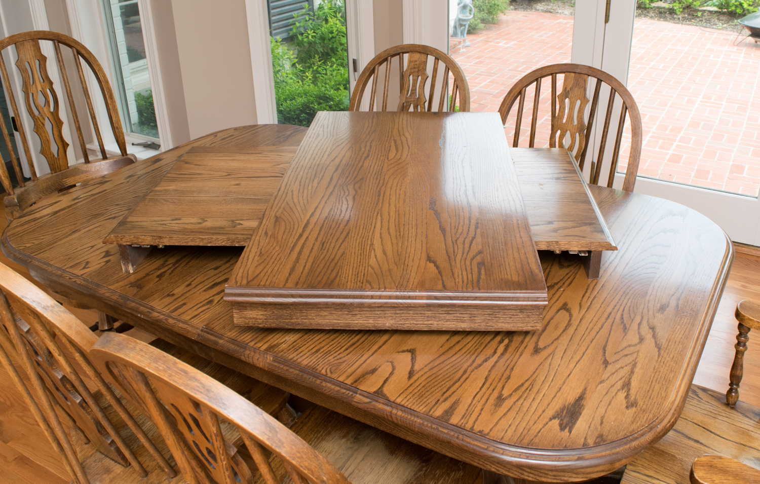 Traditional Oak Dining Table and Chairs