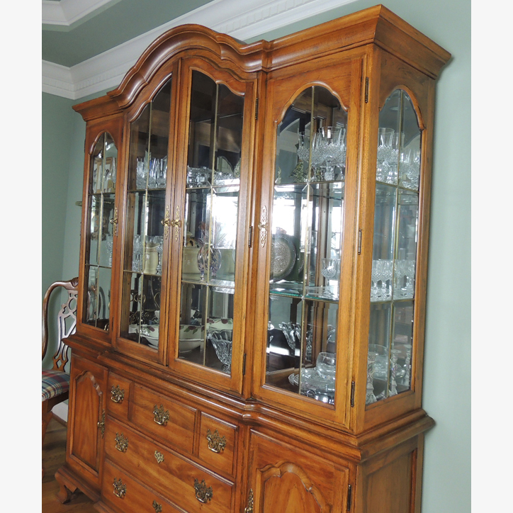 Thomasville Fisher Park Lighted Breakfront China Hutch
