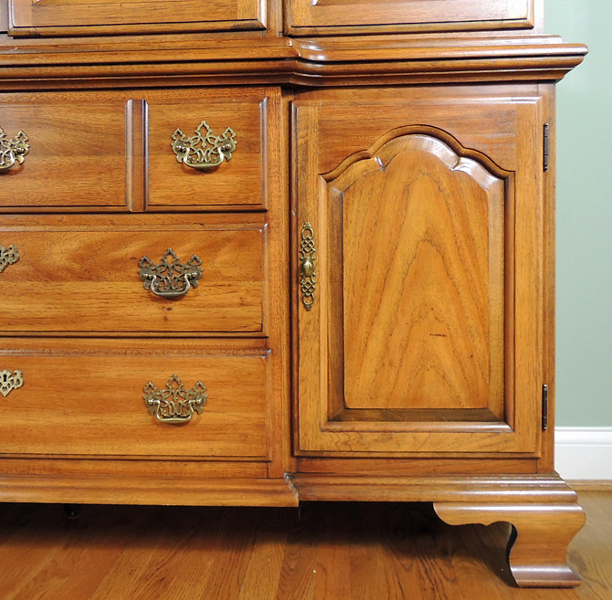 Thomasville Fisher Park Lighted Breakfront China Hutch