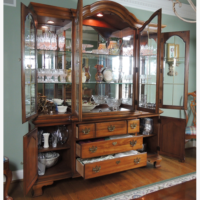 Thomasville Fisher Park Lighted Breakfront China Hutch