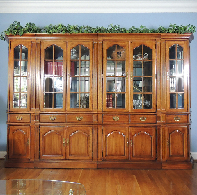 Thomasville Fisher Park Lighted China Cabinet Wall Unit