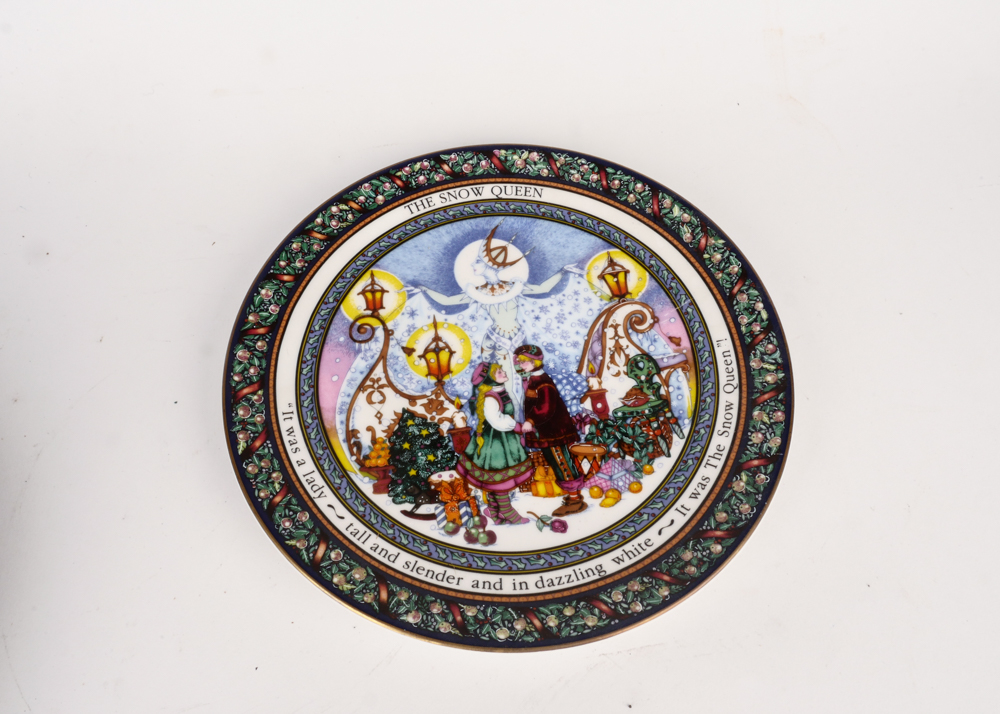 Vintage Souvenir Plates and Napkins