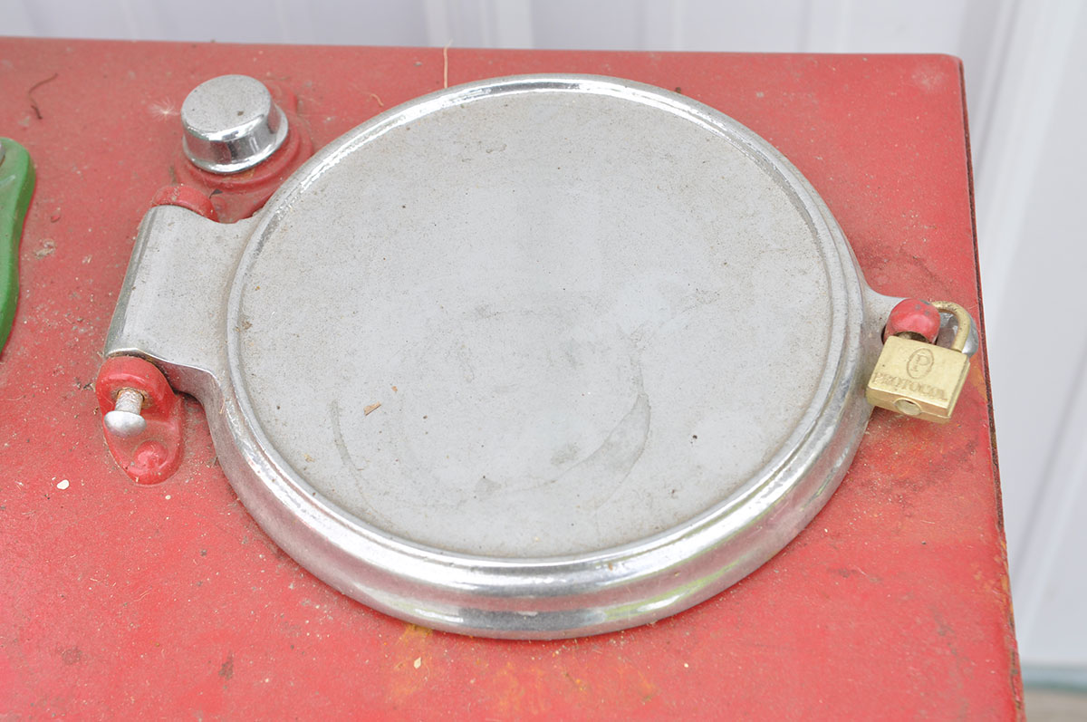 Vintage Texaco Motor Oil Tank with Pump