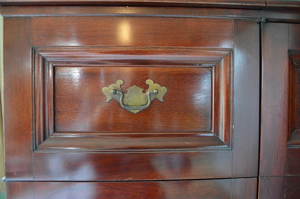 Retro Magnavox Cabinet Tube Radio with Turntable