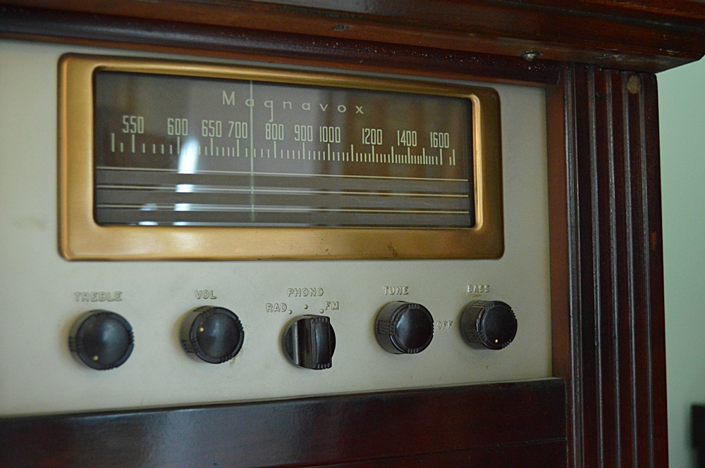 Retro Magnavox Cabinet Tube Radio with Turntable