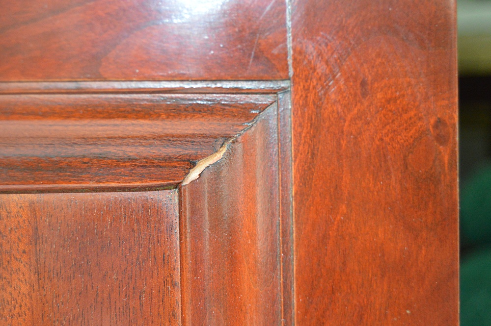 Retro Magnavox Cabinet Tube Radio with Turntable