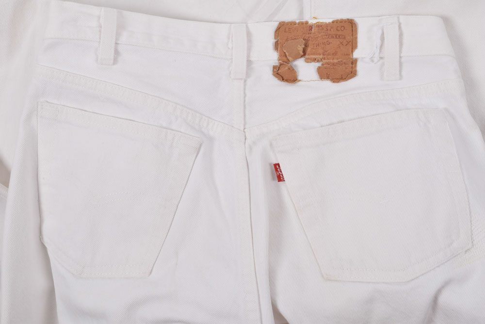 Large Collection of Women's Clothes Including Levi's