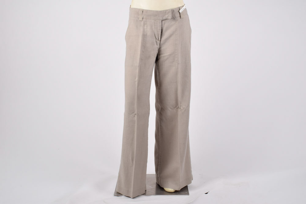 Large Collection of Women's Clothes Including Levi's