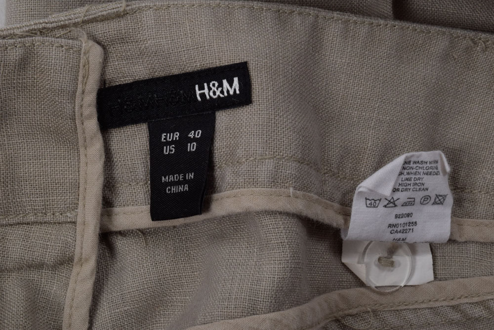 Large Collection of Women's Clothes Including Levi's