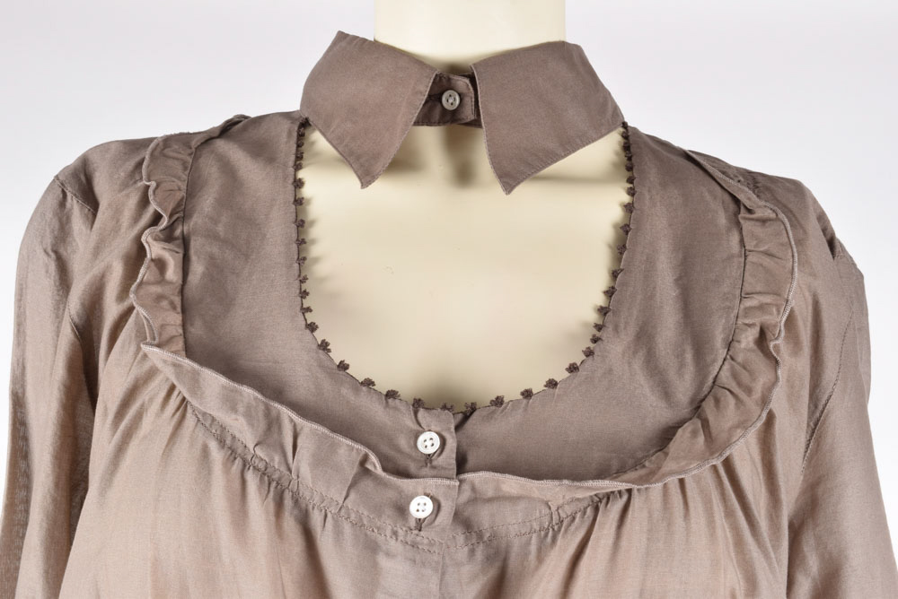 Large Collection of Women's Clothes Including Levi's