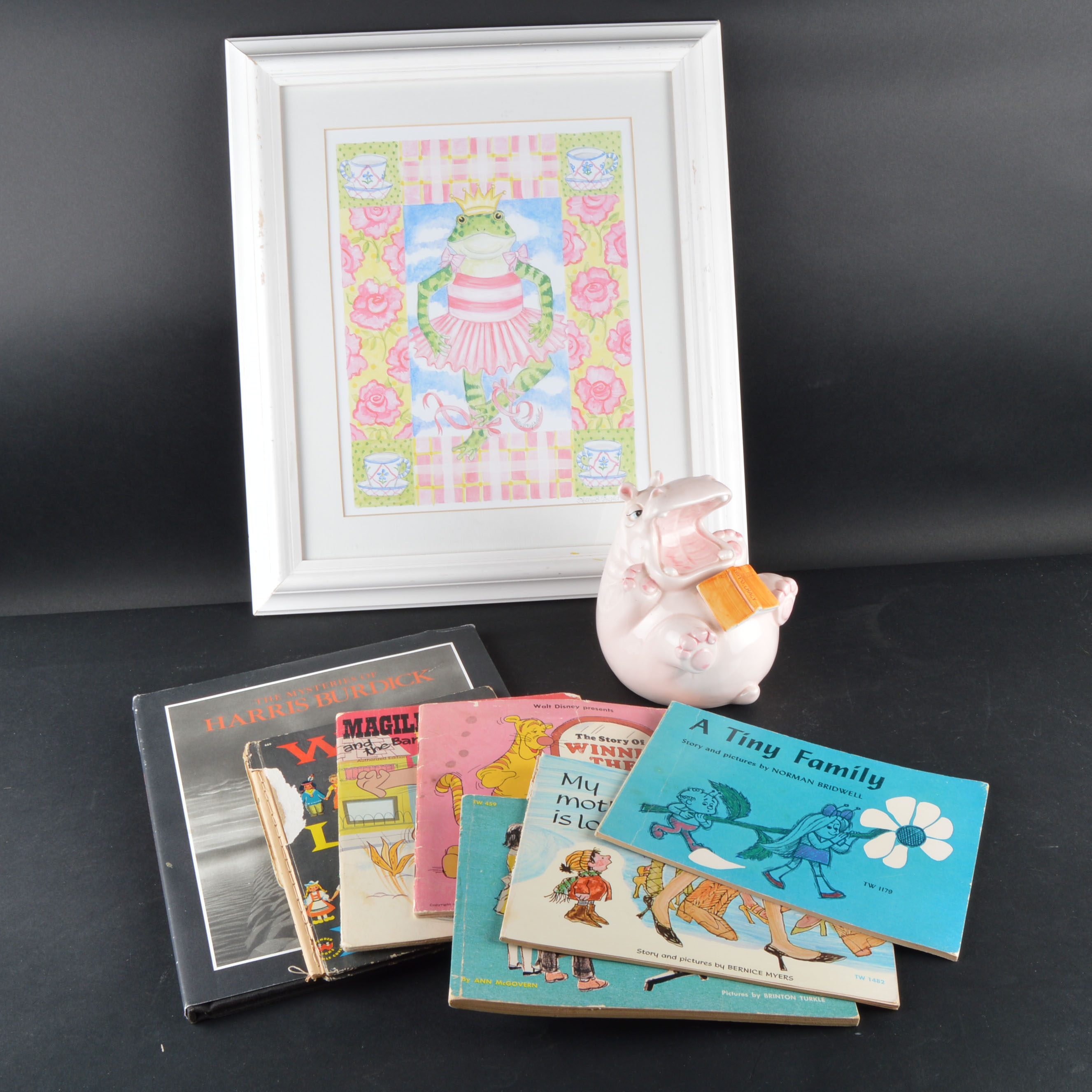 Assortment of Child's Room Décor