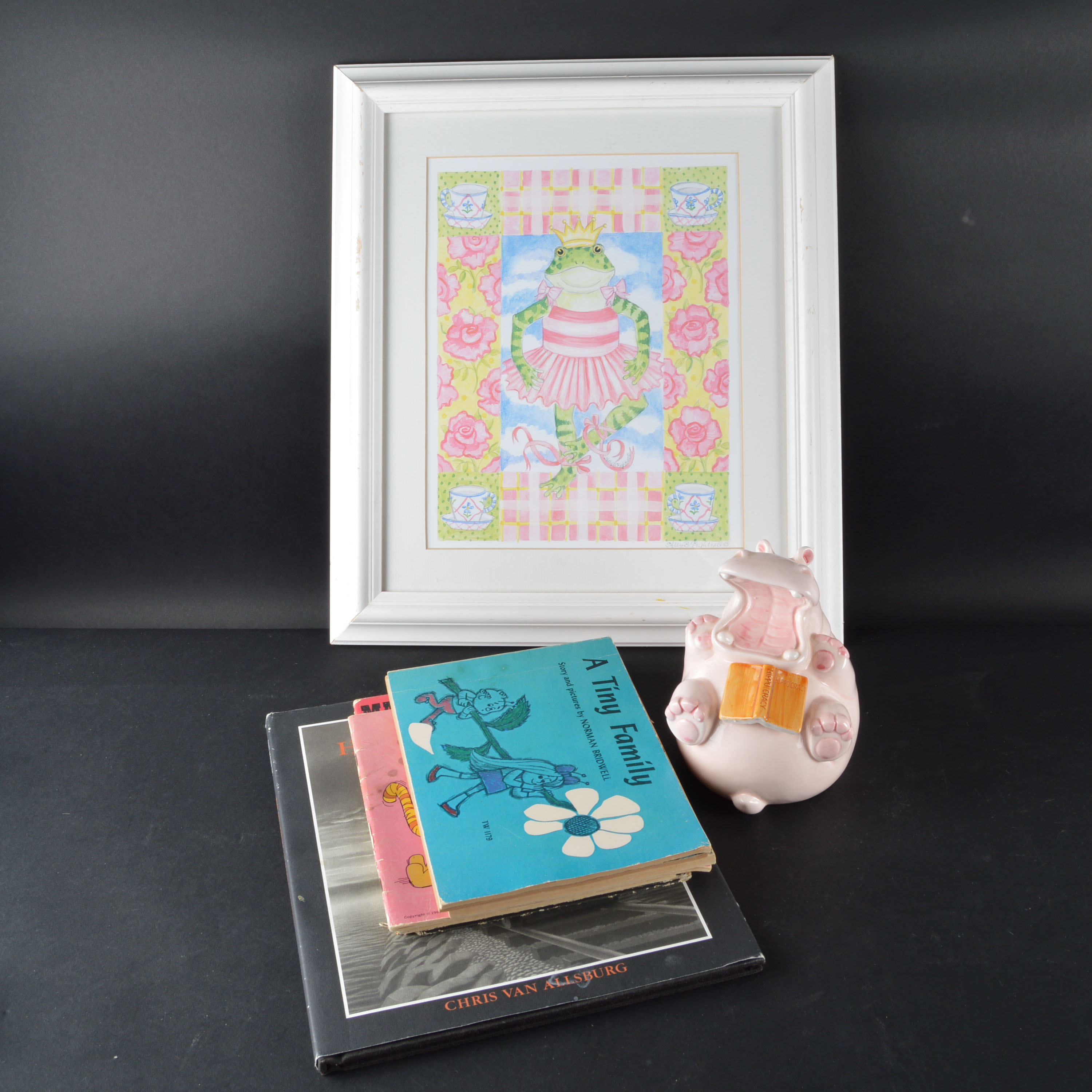 Assortment of Child's Room Décor