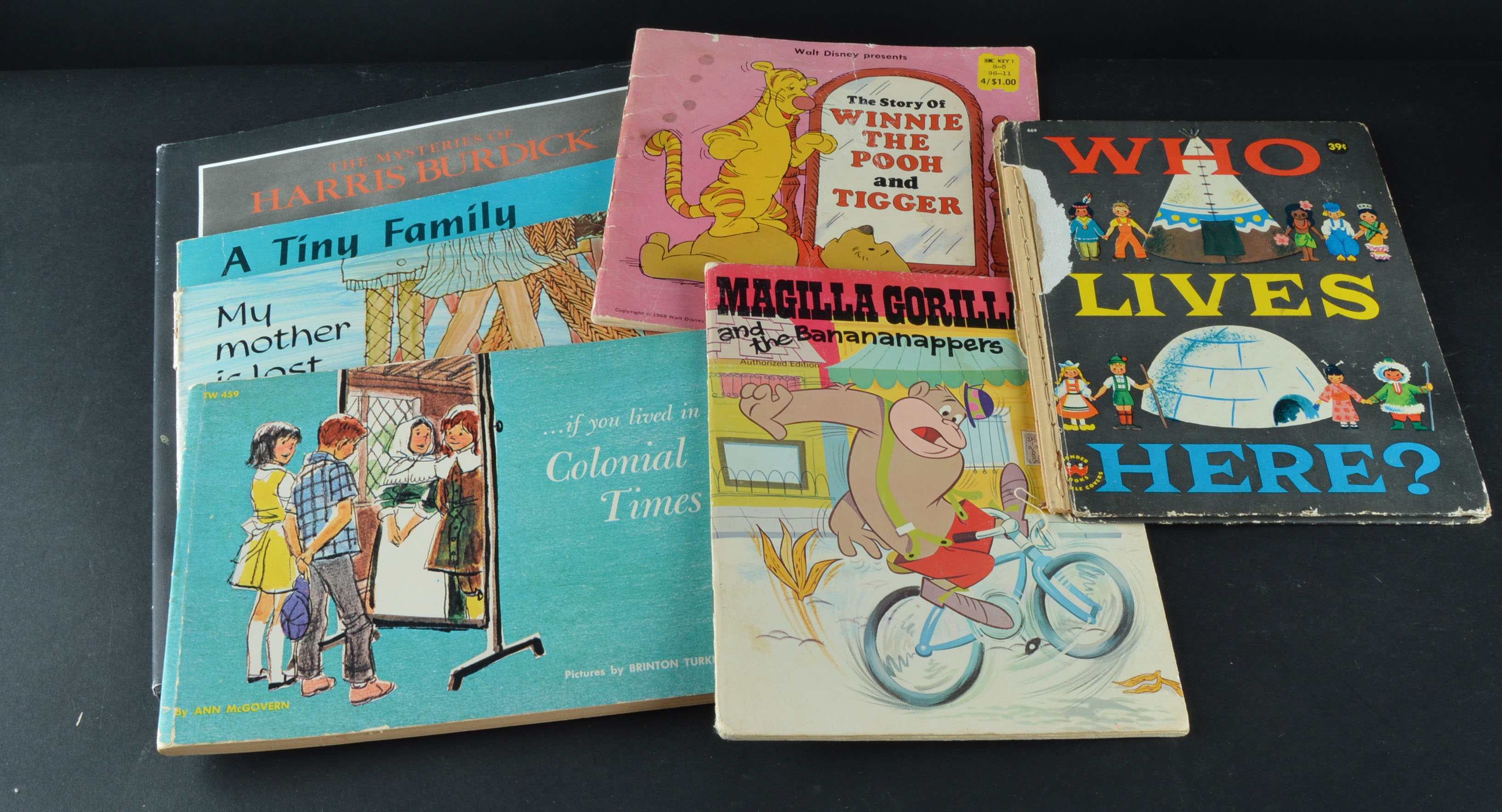 Assortment of Child's Room Décor