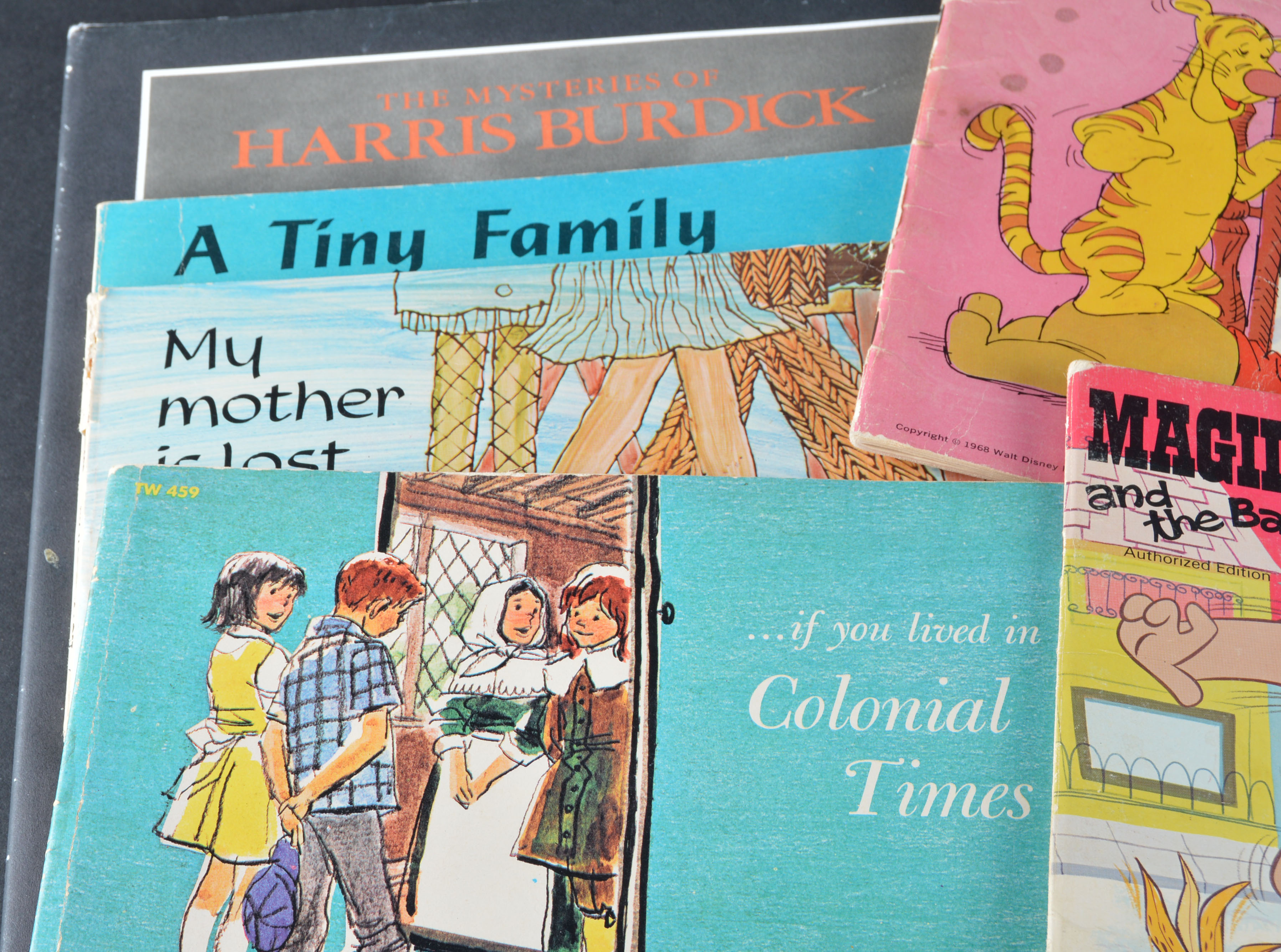 Assortment of Child's Room Décor