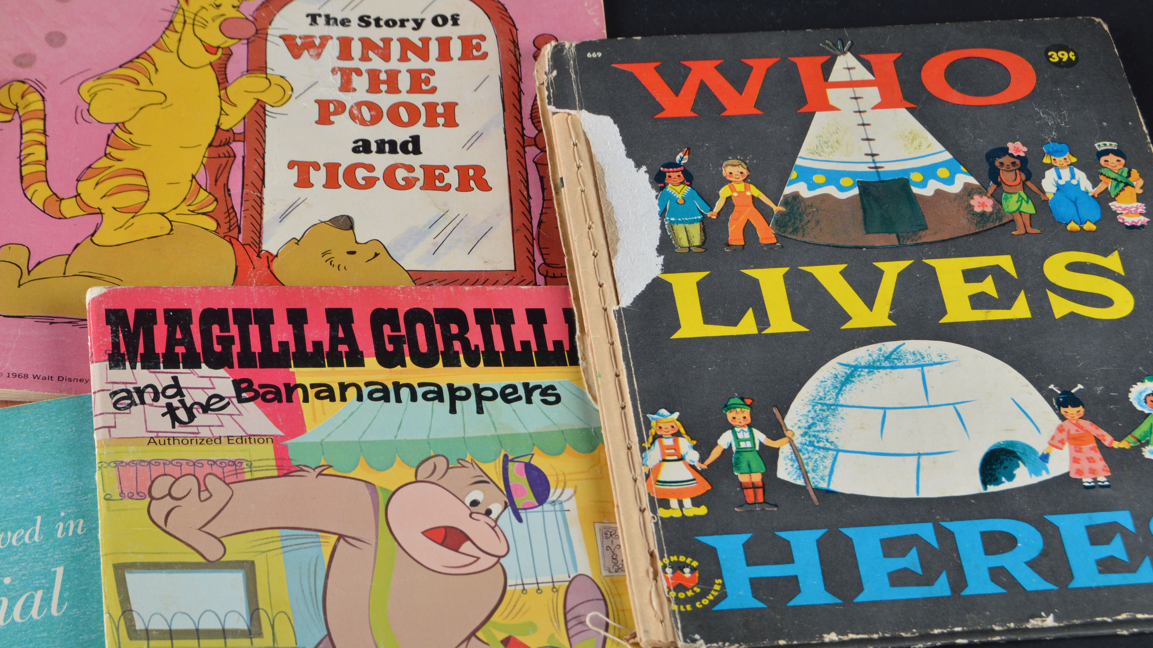 Assortment of Child's Room Décor