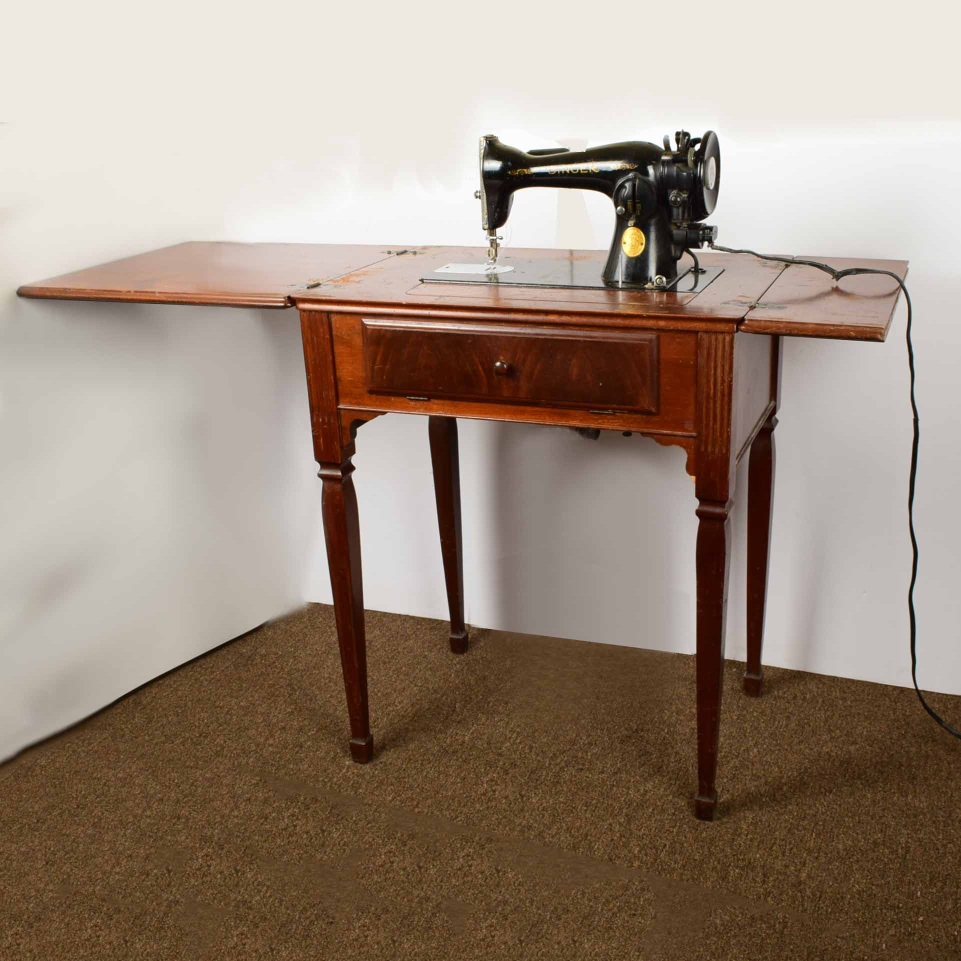 Vintage 1930s Singer Sewing Machine and Sewing Table